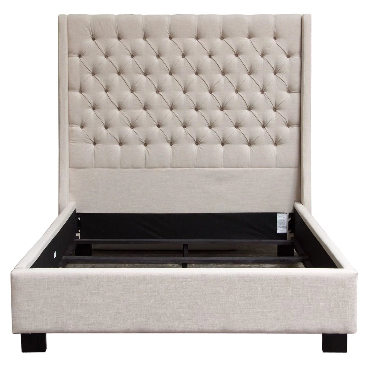 Tufted Bed with Vintage Wing O749282