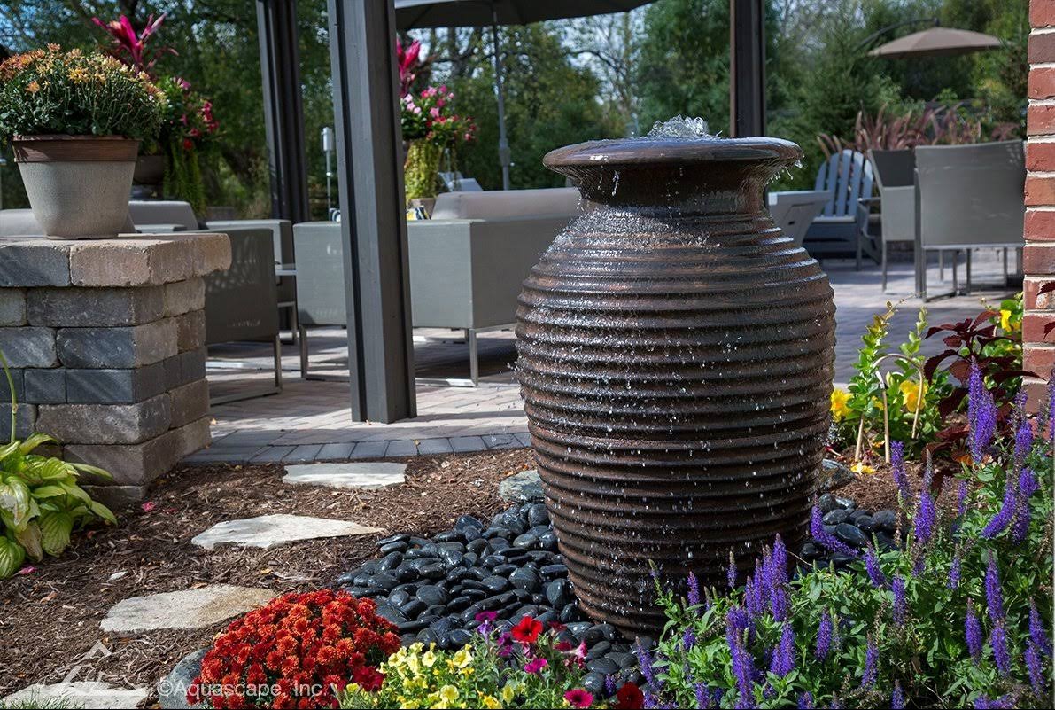 Medium Rippled Urn B195512