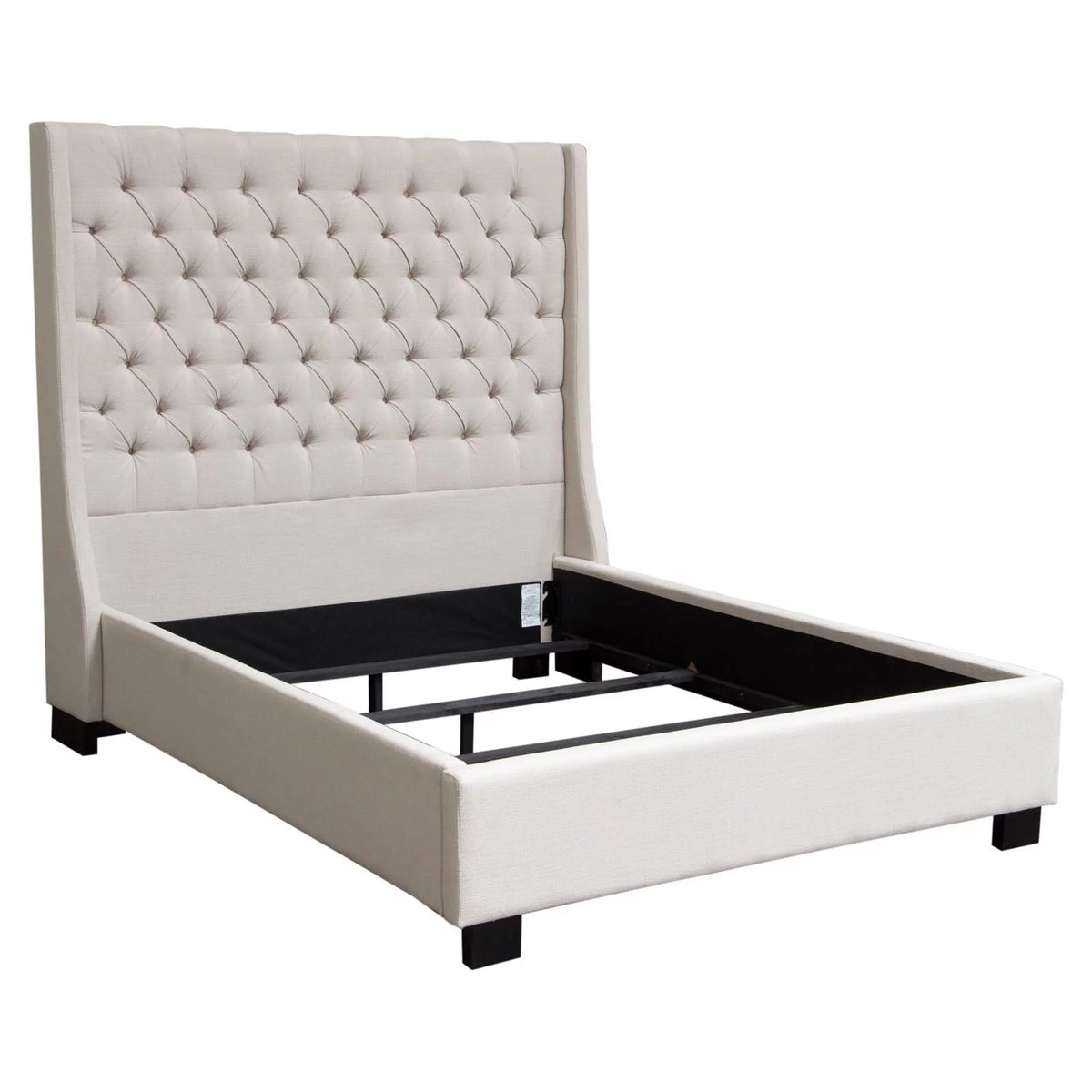 Tufted Bed with Vintage Wing O749282