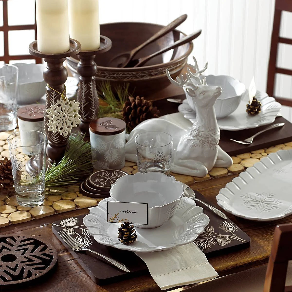 Alpine Carved 4-Piece Accent Plate Set V53834