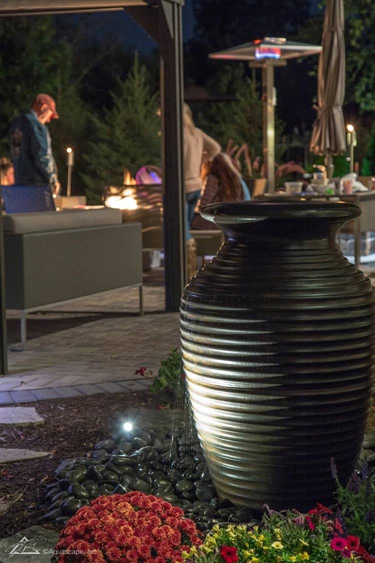Medium Rippled Urn B195512